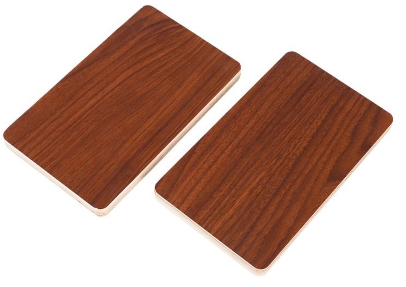 Röd film mötte plywood på byggmarknaden